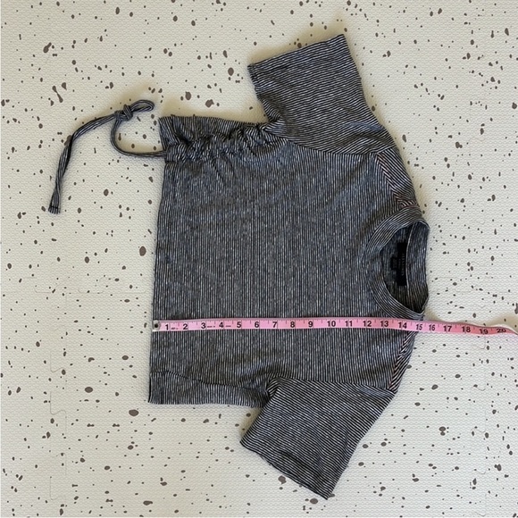 💘 ALL SAINTS - BLACK & WHITE BENNO LIN STRIPE CROPPED CINCH TEE SHIRT - Picture 5 of 5
